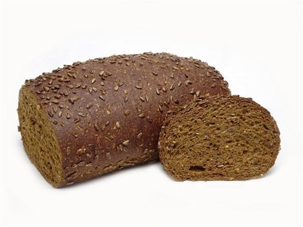 Polderdonker tarwebrood met pit.
